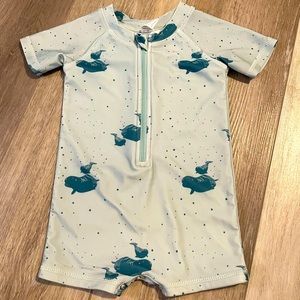 Kate Quinn Short Sleeve Zip Front Rashguard Shortie 12-18 months
